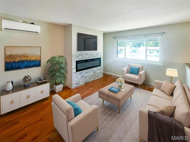 5243 Ville Maria Lane, Hazelwood, MO 63042