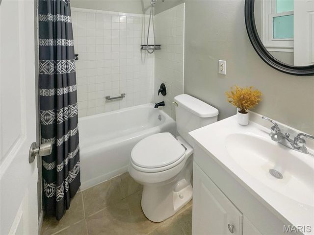 5243 Ville Maria Lane, Hazelwood, MO 63042