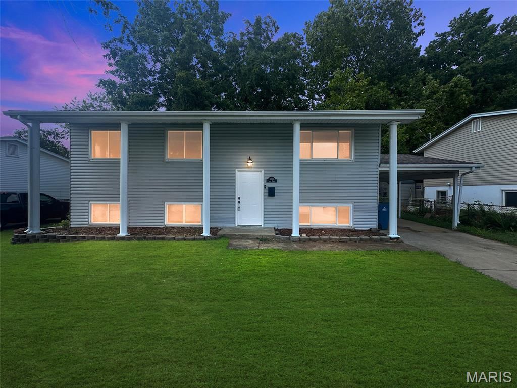5243 Ville Maria Lane, Hazelwood, MO 63042
