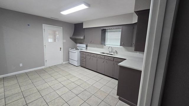 6612 Locke Avenue, Fort Worth, TX 76116