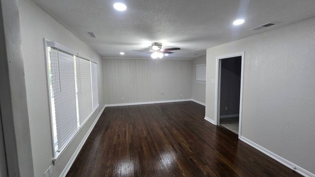 6612 Locke Avenue, Fort Worth, TX 76116
