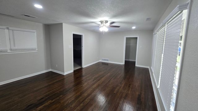 6612 Locke Avenue, Fort Worth, TX 76116