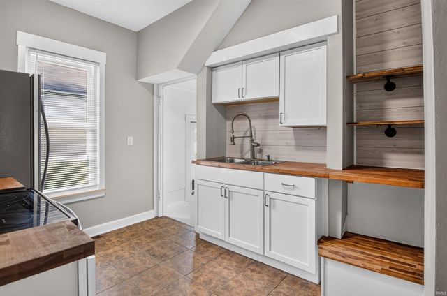 935 S 26th Street, South Bend, IN 46615