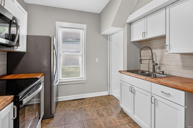 935 S 26th Street, South Bend, IN 46615