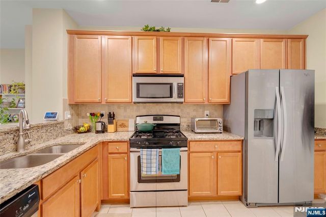 10 Iris Lane 605, Garfield, NJ 07026