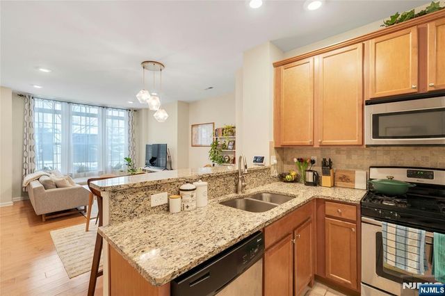 10 Iris Lane 605, Garfield, NJ 07026