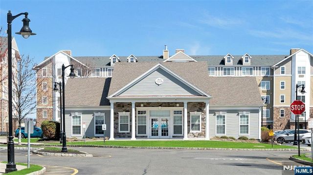 10 Iris Lane 605, Garfield, NJ 07026