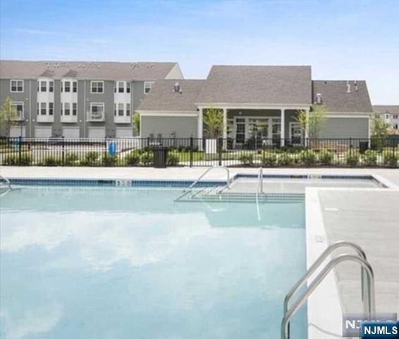 10 Iris Lane 605, Garfield, NJ 07026