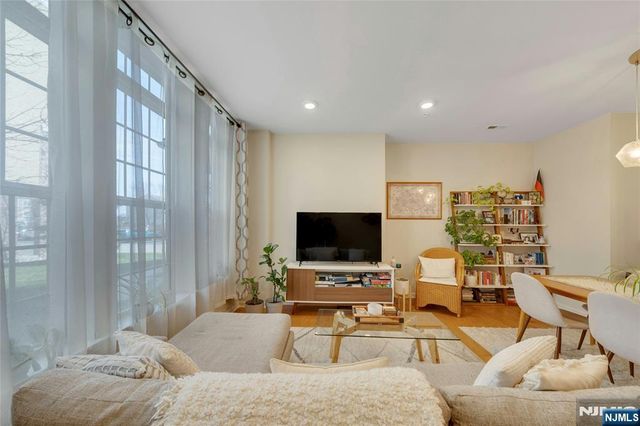 10 Iris Lane 605, Garfield, NJ 07026