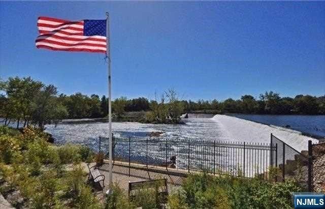 10 Iris Lane 605, Garfield, NJ 07026