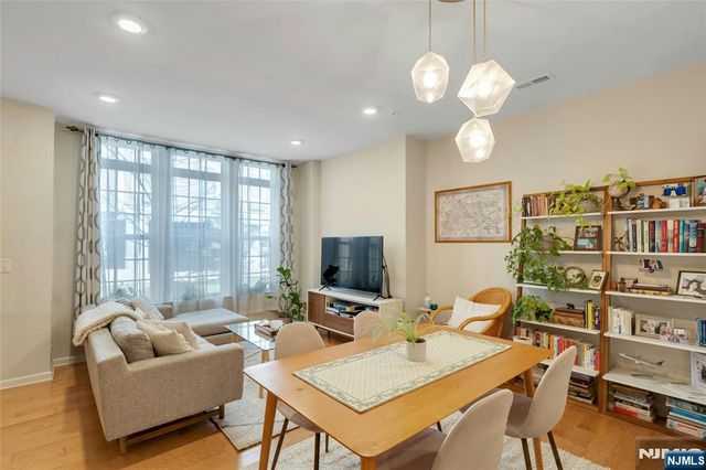 10 Iris Lane 605, Garfield, NJ 07026