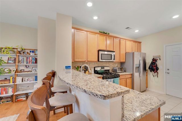 10 Iris Lane 605, Garfield, NJ 07026