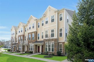 10 Iris Lane 605, Garfield, NJ 07026