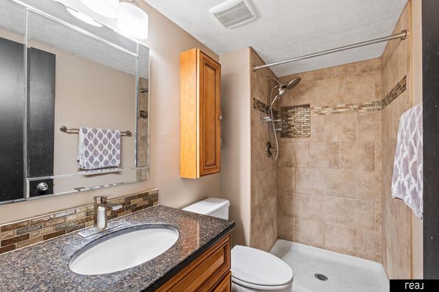 13417 Chandler Street, Omaha, NE 68136