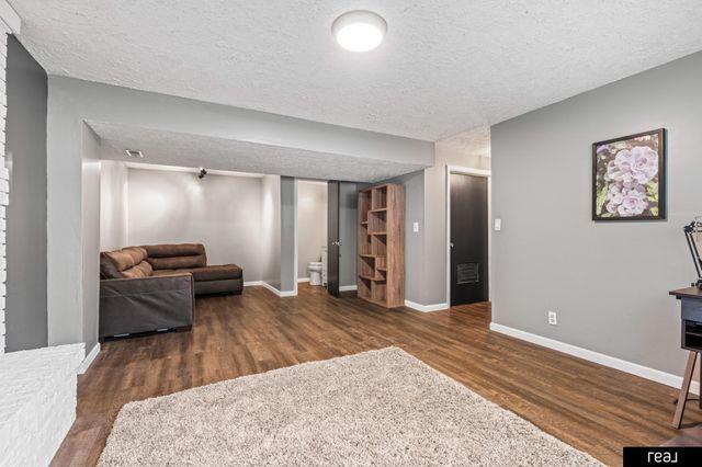 13417 Chandler Street, Omaha, NE 68136