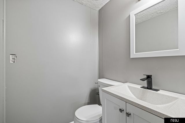 13417 Chandler Street, Omaha, NE 68136