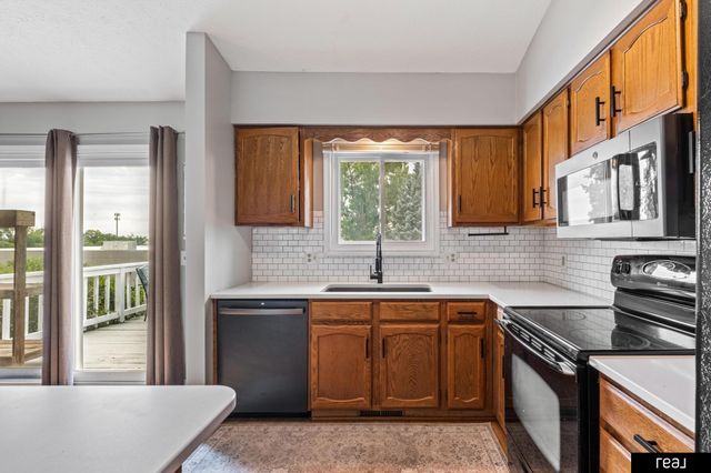 13417 Chandler Street, Omaha, NE 68136