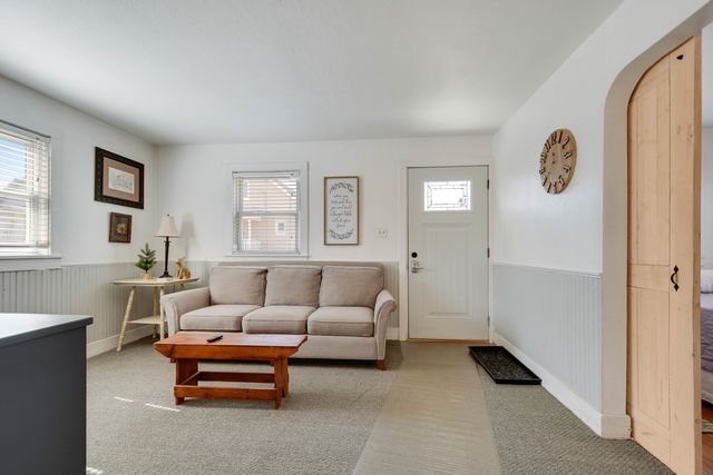 1708 N Center Street, Crest Hill, IL 60403