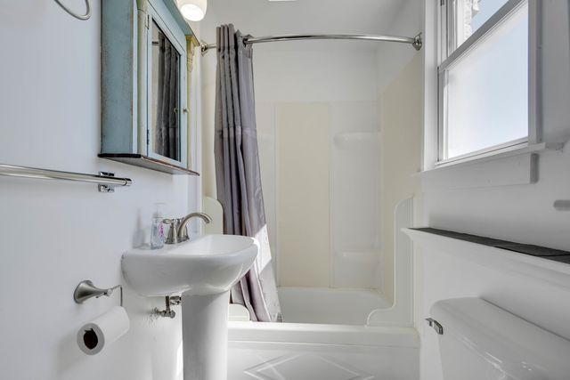 1708 N Center Street, Crest Hill, IL 60403