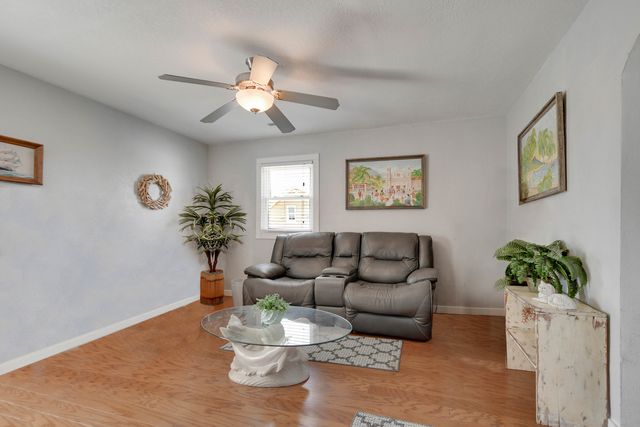 1708 N Center Street, Crest Hill, IL 60403