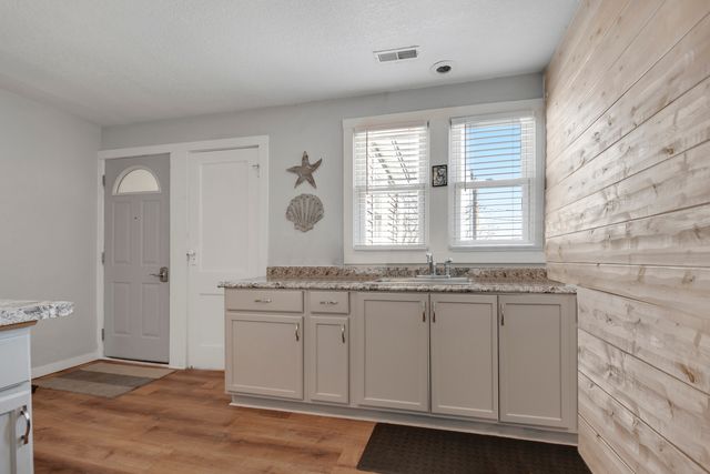 1708 N Center Street, Crest Hill, IL 60403