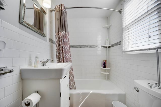 1708 N Center Street, Crest Hill, IL 60403