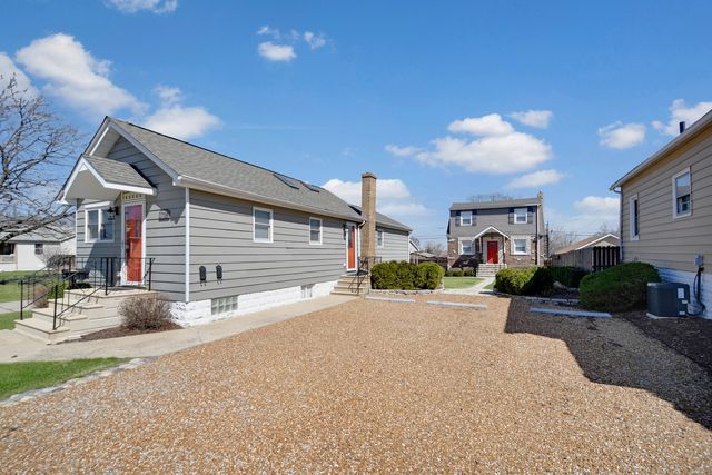 1708 N Center Street, Crest Hill, IL 60403