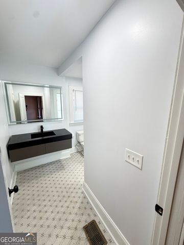 984 Woodbourne Drive SW, Atlanta, GA 30310