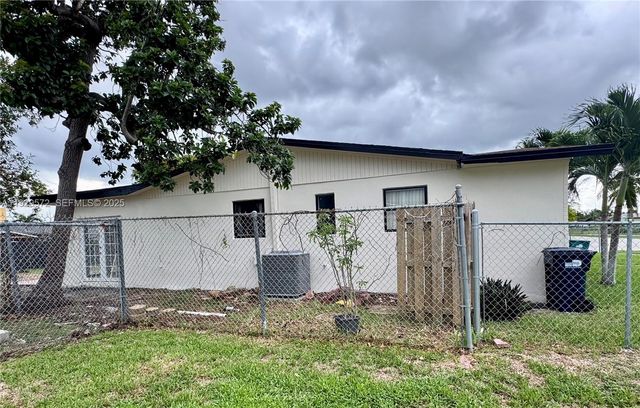 11950 SW 199th St, Miami, FL 33177