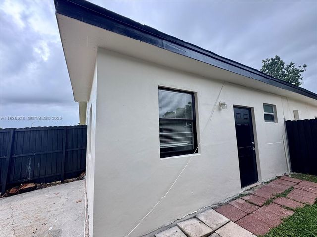 11950 SW 199th St, Miami, FL 33177