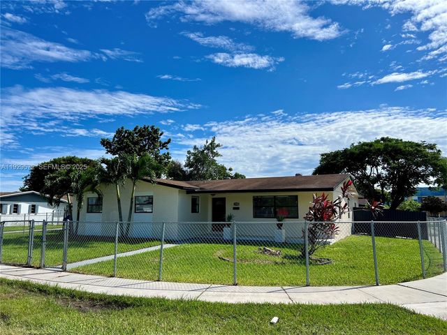 11950 SW 199th St, Miami, FL 33177