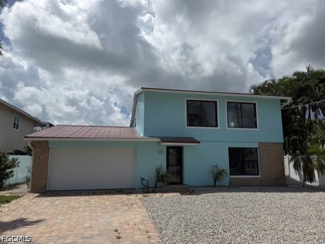 215 Albatross ST, Fort Myers Beach, FL 33931