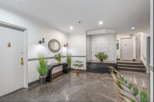 5021 39th Pl Apt 5C, New York City, NY 11104