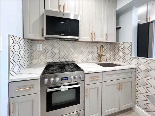 5021 39th Pl Apt 5C, New York City, NY 11104