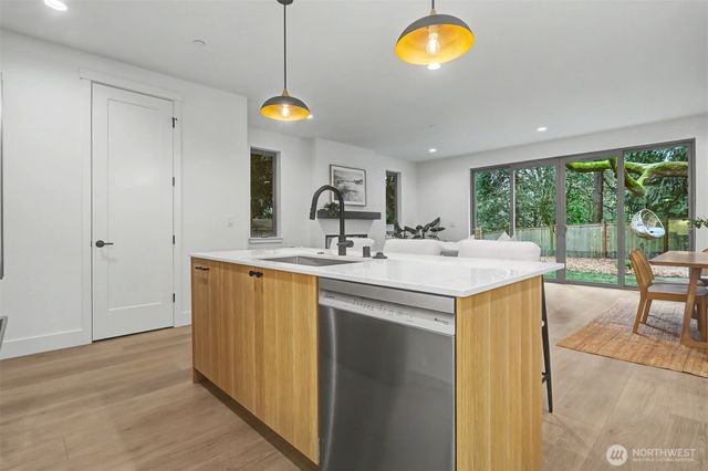 11251 108th Avenue NE, Kirkland, WA 98033