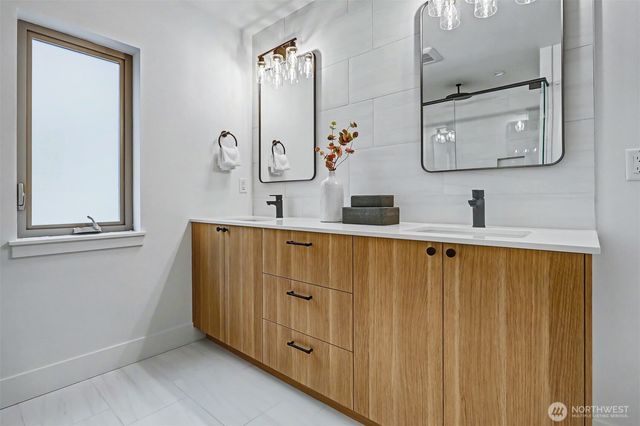 11251 108th Avenue NE, Kirkland, WA 98033