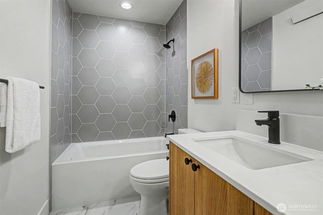 11251 108th Avenue NE, Kirkland, WA 98033