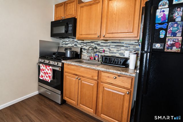 27 Redwood Drive G, East Haven, CT 06513