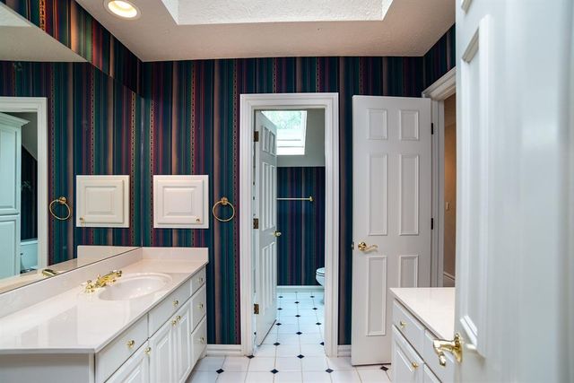 5708 Woodlake Drive, Stillwater, OK 74074