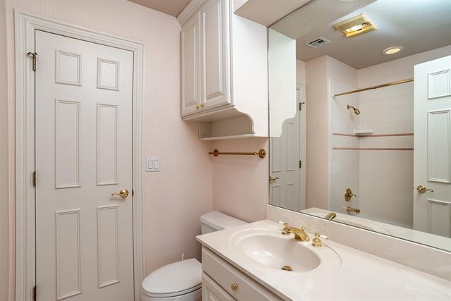 5708 Woodlake Drive, Stillwater, OK 74074