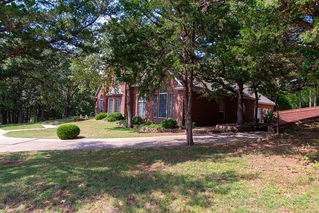 5708 Woodlake Drive, Stillwater, OK 74074