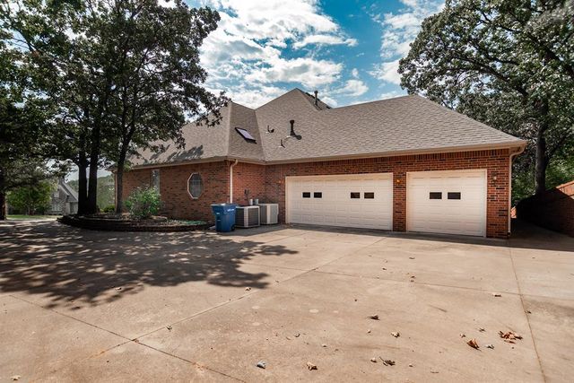 5708 Woodlake Drive, Stillwater, OK 74074