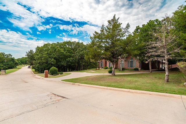 5708 Woodlake Drive, Stillwater, OK 74074