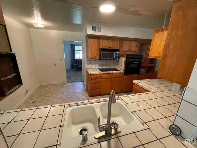 917 Cherry Hills Drive, Bakersfield, CA 93309