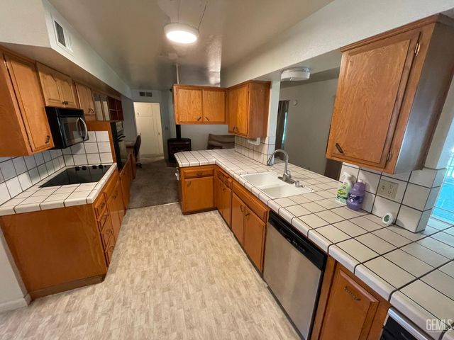 917 Cherry Hills Drive, Bakersfield, CA 93309