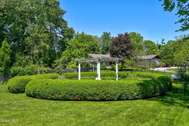 5 Mystic Lane, Saratoga Springs, NY 12866