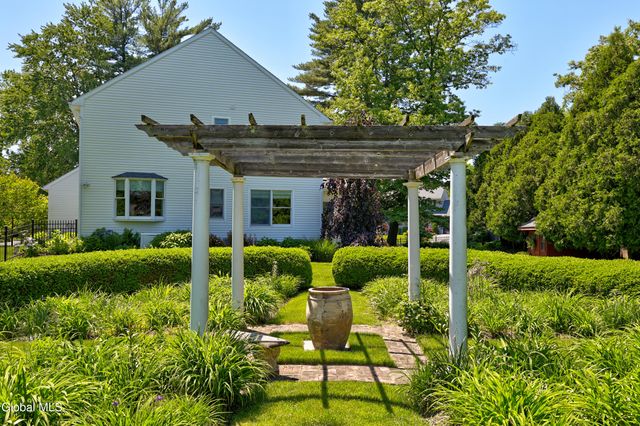 5 Mystic Lane, Saratoga Springs, NY 12866