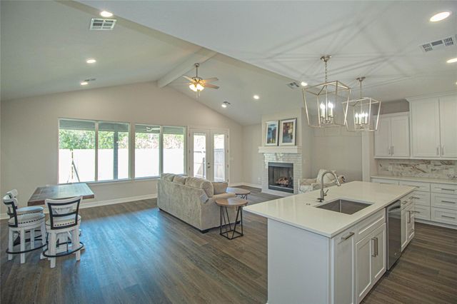 120 Sunshine Lane, Livingston, TX 77351