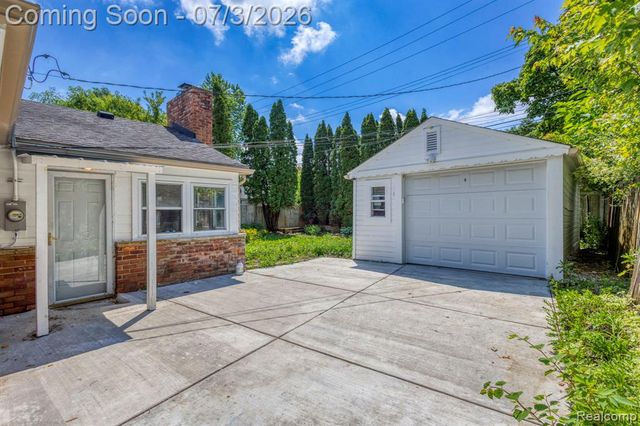 4335 W 14 Mile Road, Royal Oak, MI 48073