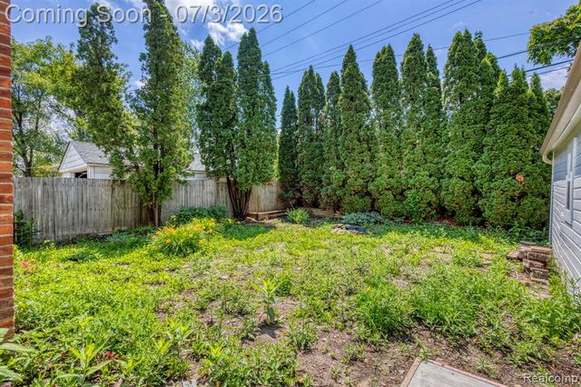 4335 W 14 Mile Road, Royal Oak, MI 48073